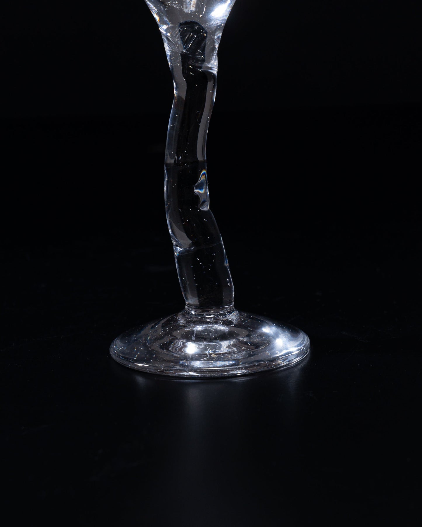 FREE-FORM GLASS “FLUTE”