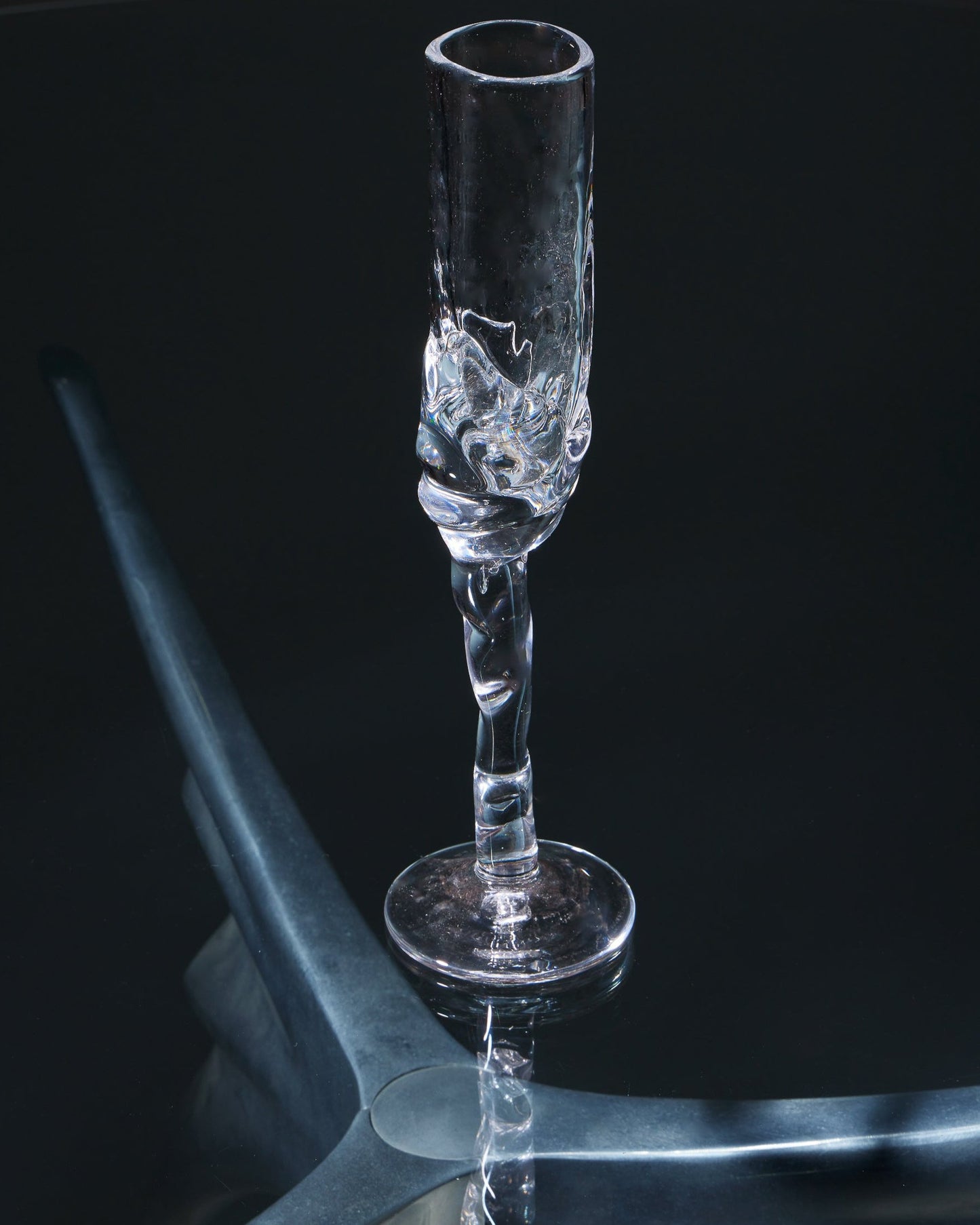 FREE-FORM GLASS “FLUTE”