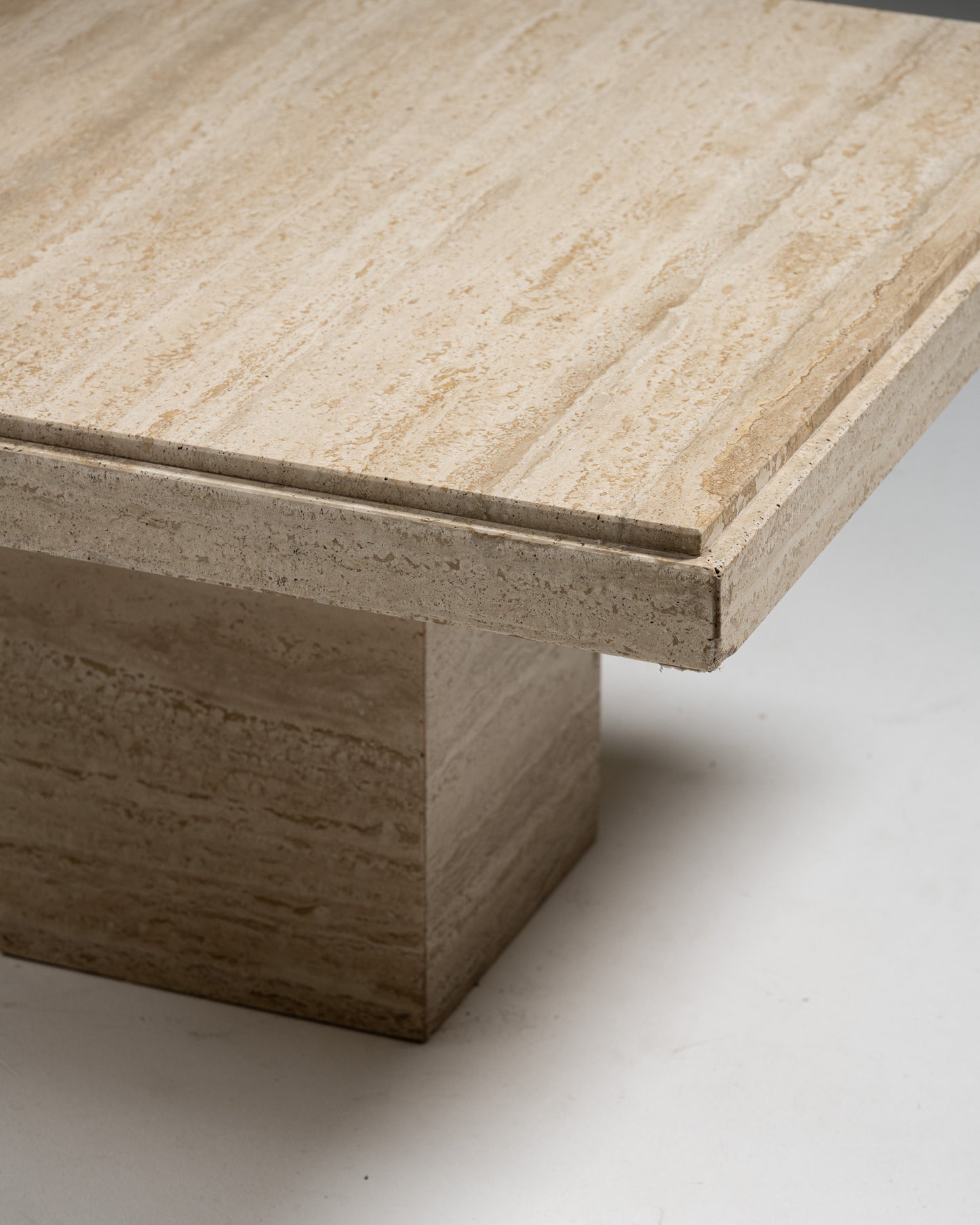 TABLE BASSE CARRÉE EN TRAVERTIN, 1980s