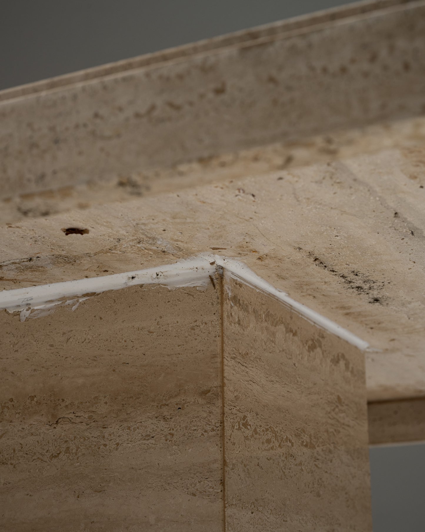 TABLE BASSE CARRÉE EN TRAVERTIN, 1980s