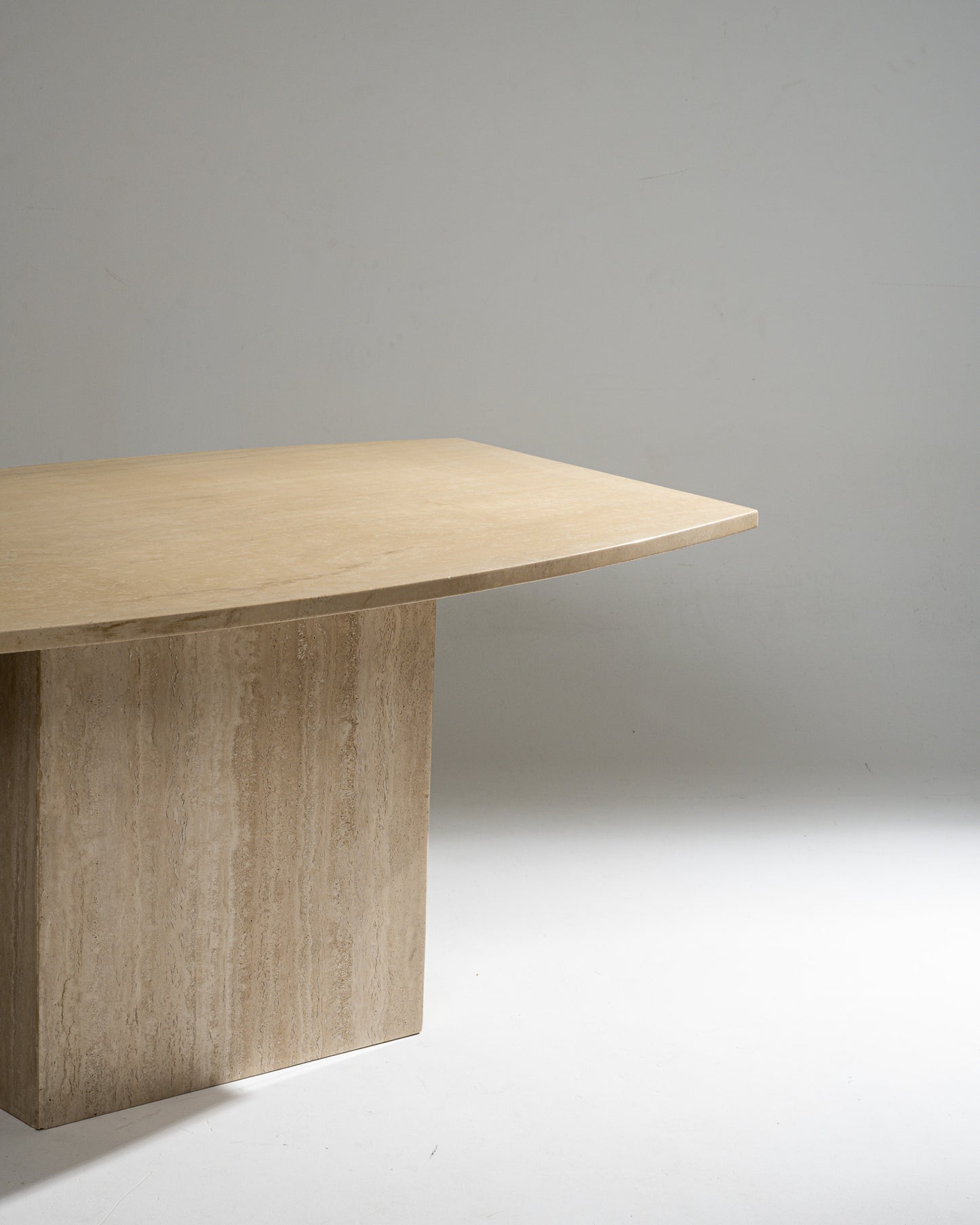 TABLE À MANGER EN TRAVERTIN, 1980s