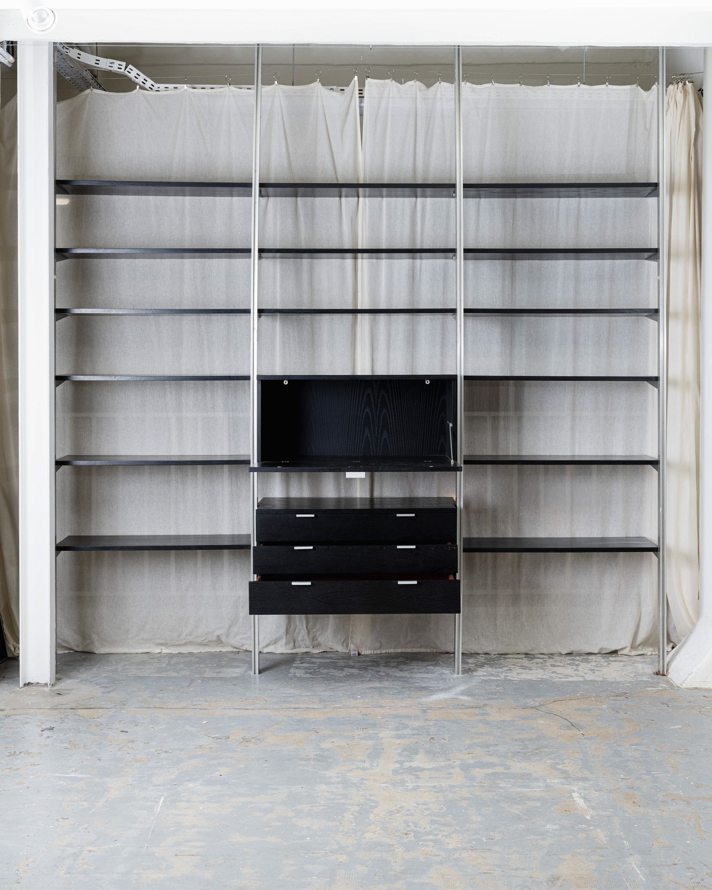 ÉTAGÈRE EN BOIS ET ALUMINIUM, GEORGES NELSON, 1950s