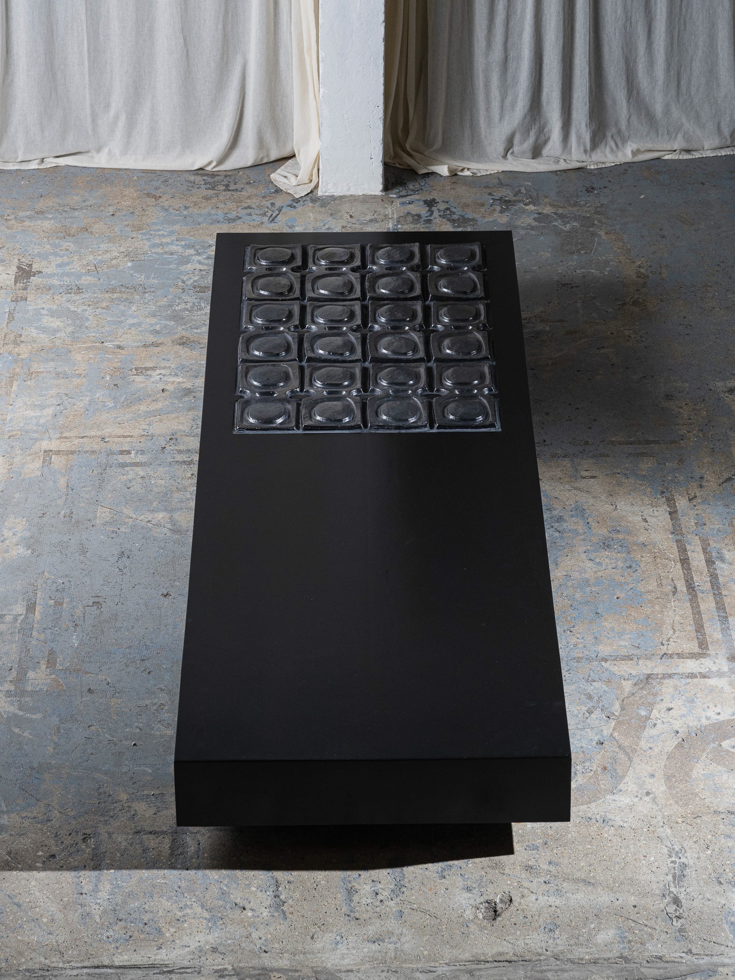 TABLE BASSE EN BOIS ET CÉRAMIQUE, 1970s