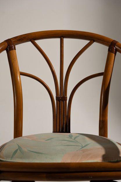 PAIRE DE FAUTEUILS EN ROTIN ET TISSU FLEURI, 1970s