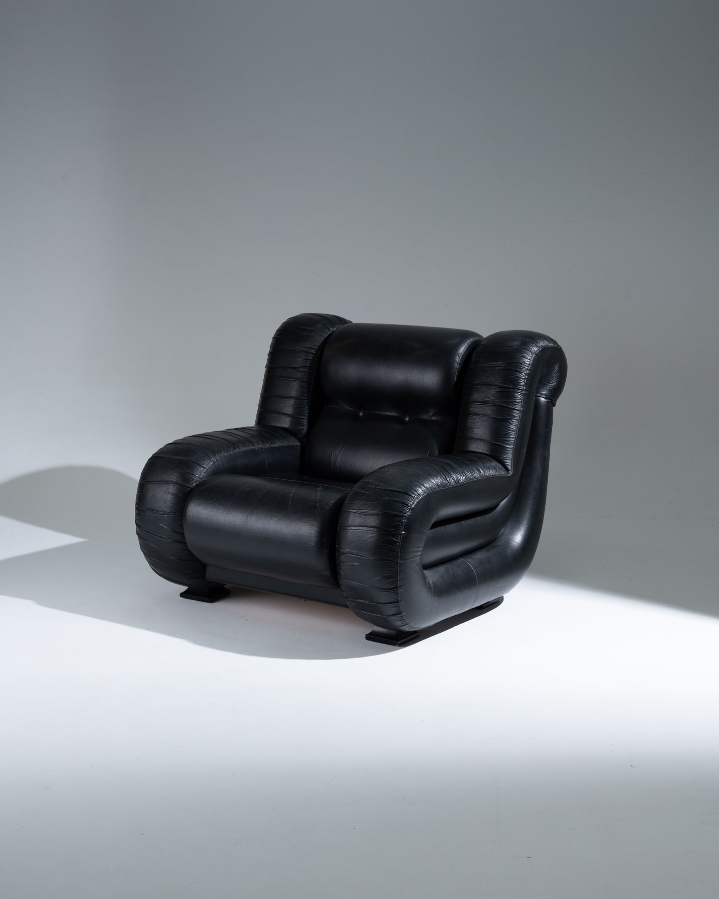 FAUTEUIL ITALIEN EN CUIR, 1970s