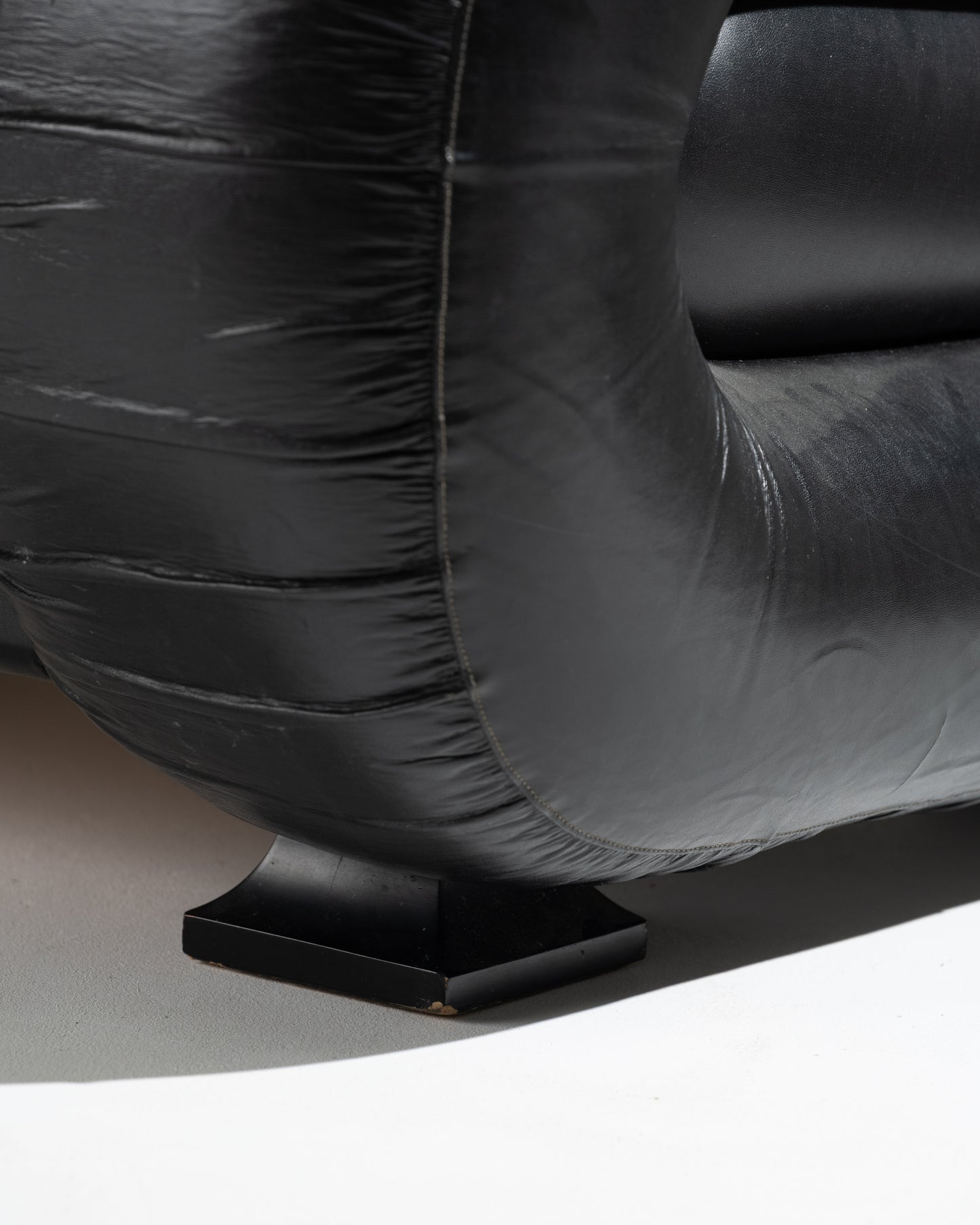 FAUTEUIL ITALIEN EN CUIR, 1970s