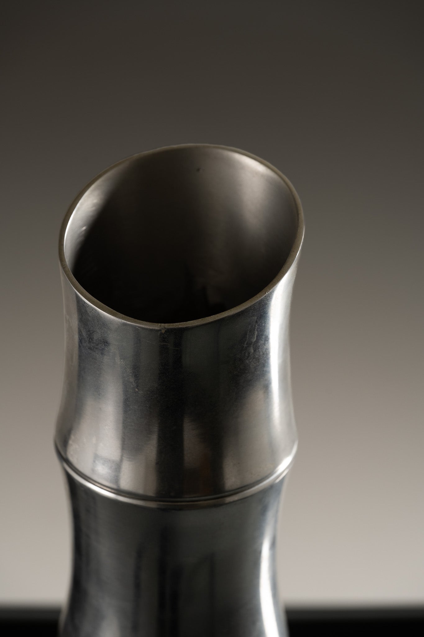 GRAND VASE BAMBOU EN MÉTAL, 1970s