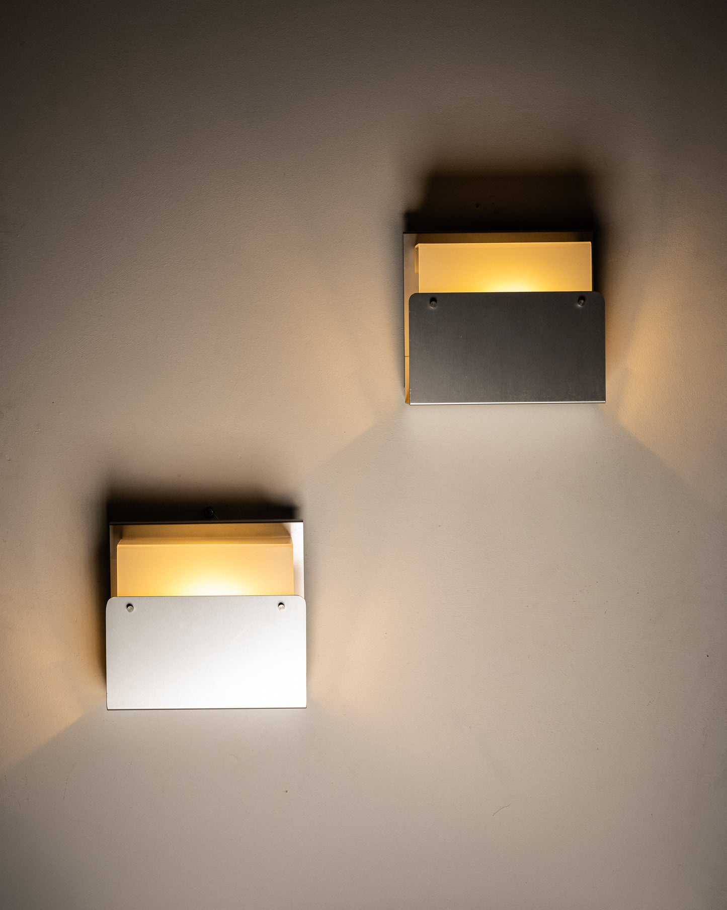 GLASS AND METAL WALL LIGHT, 1980s