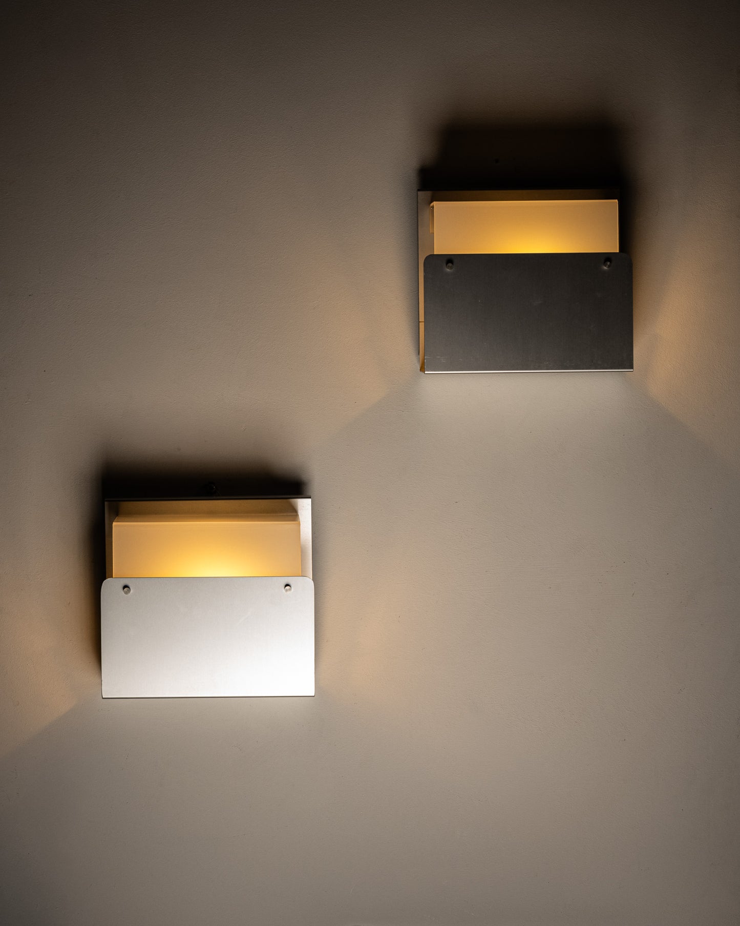 GLASS AND METAL WALL LIGHT, 1980s