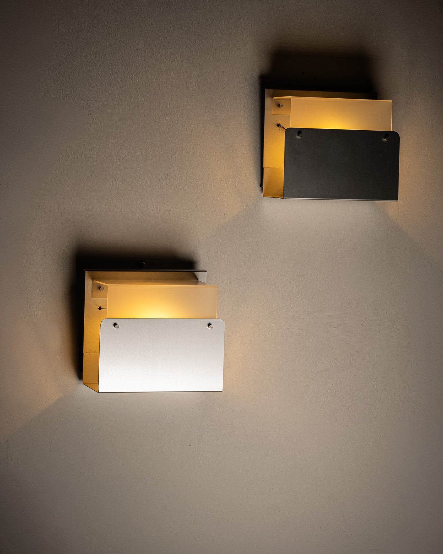 GLASS AND METAL WALL LIGHT, 1980s