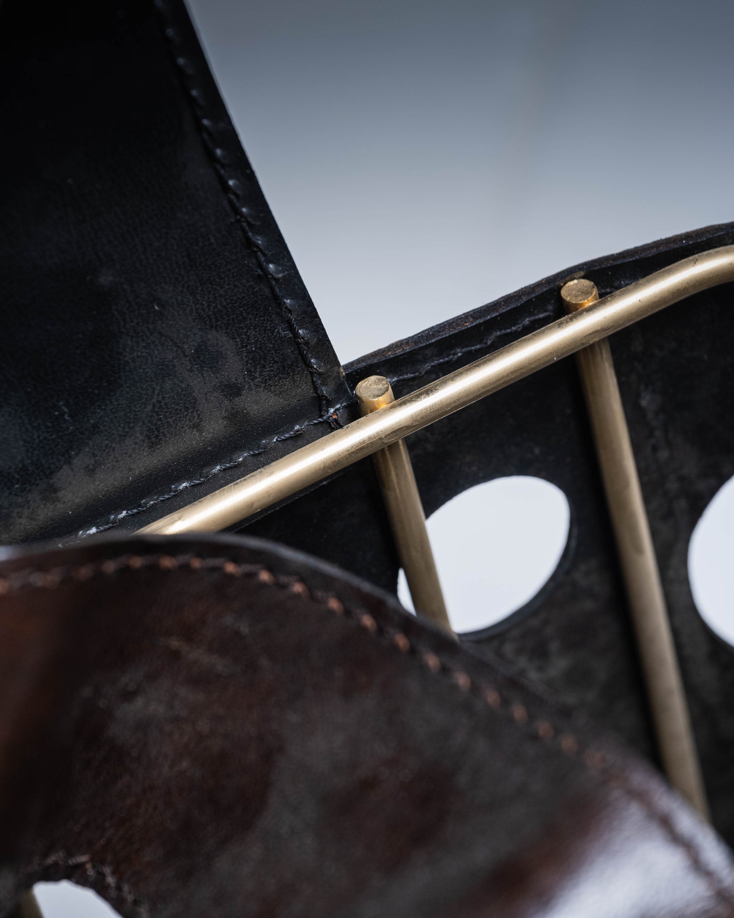 PORTE-BOUTEILLE EN CUIR, 1950s