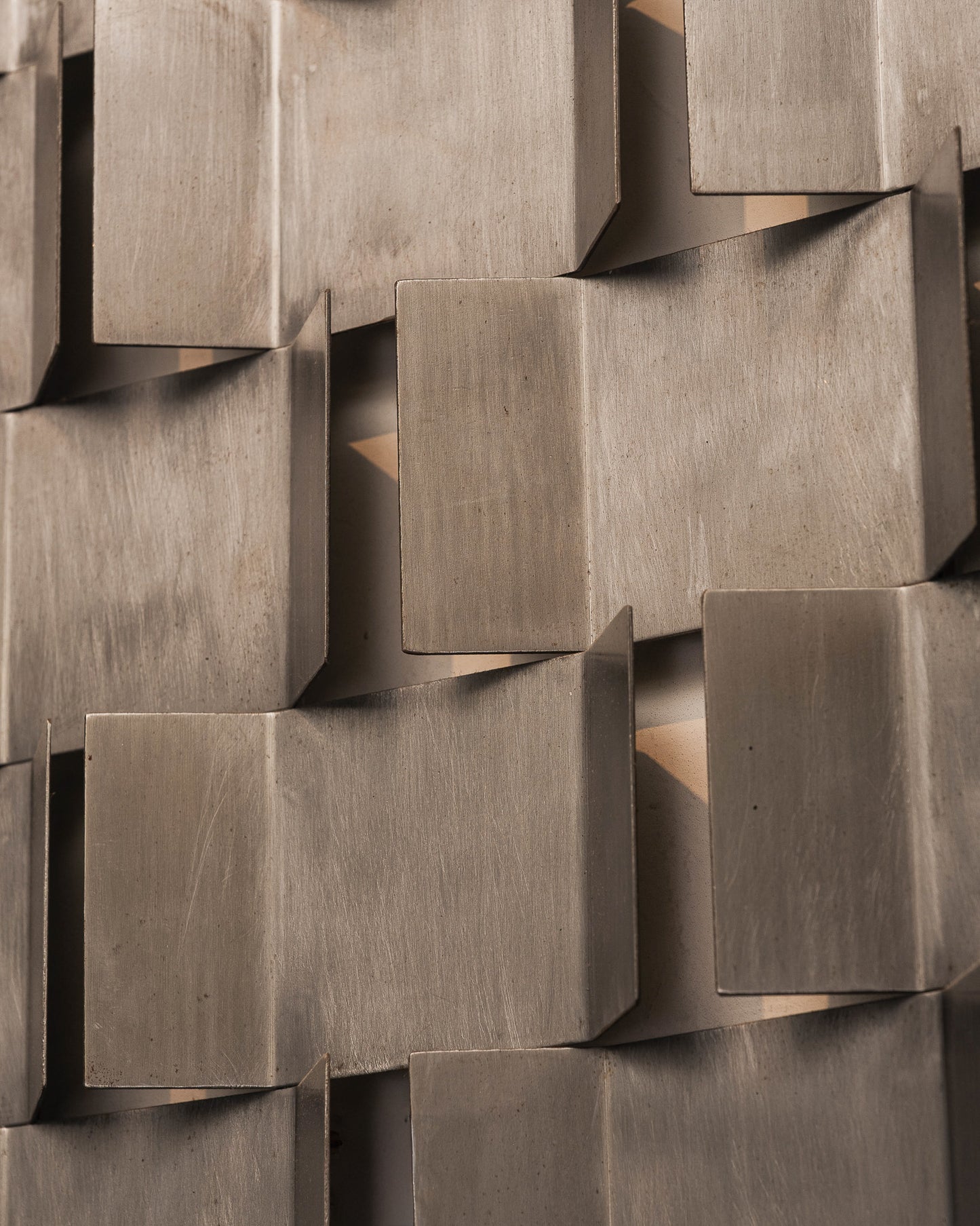 GRAND PANNEAU MURAL EN MÉTAL