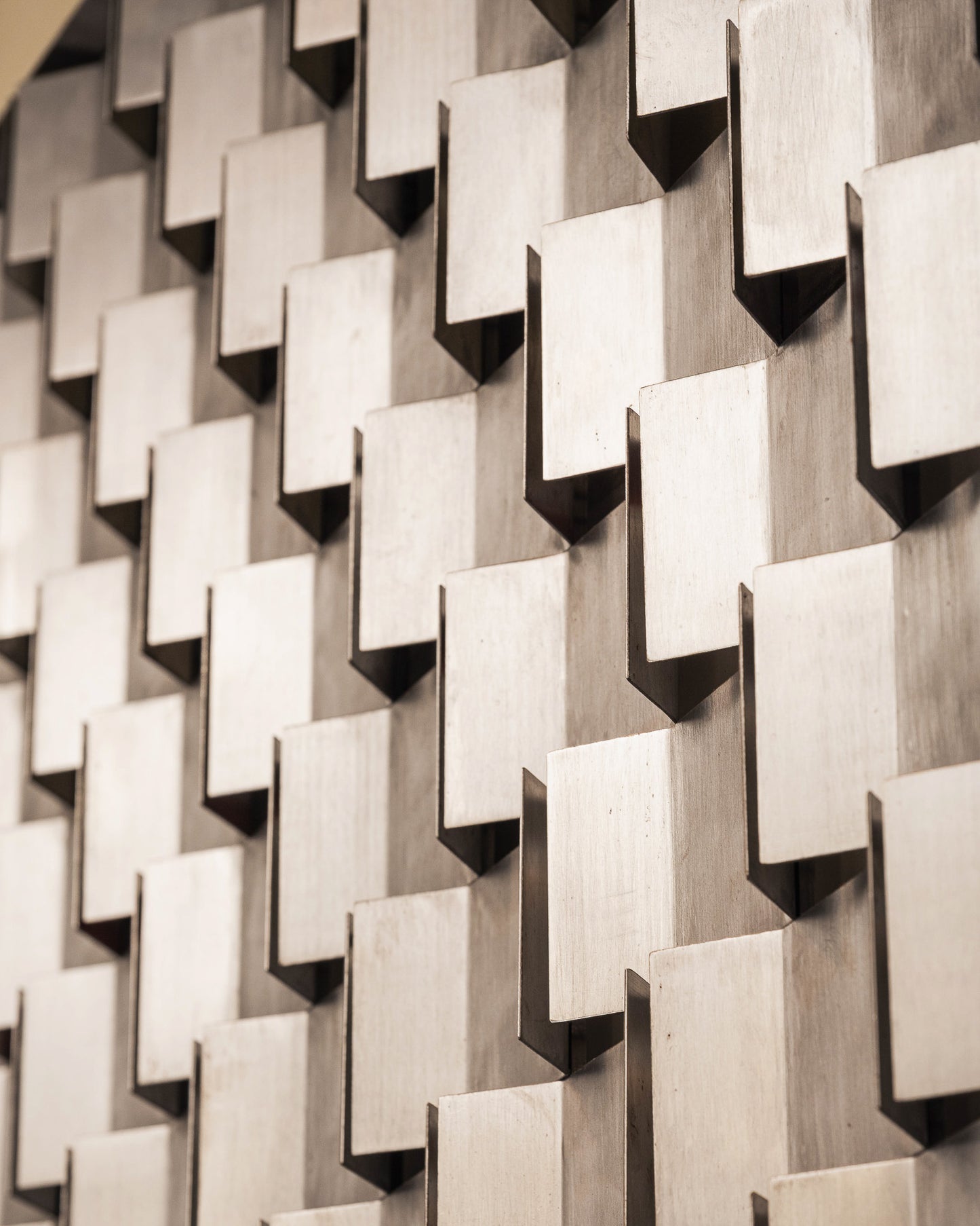 GRAND PANNEAU MURAL EN MÉTAL