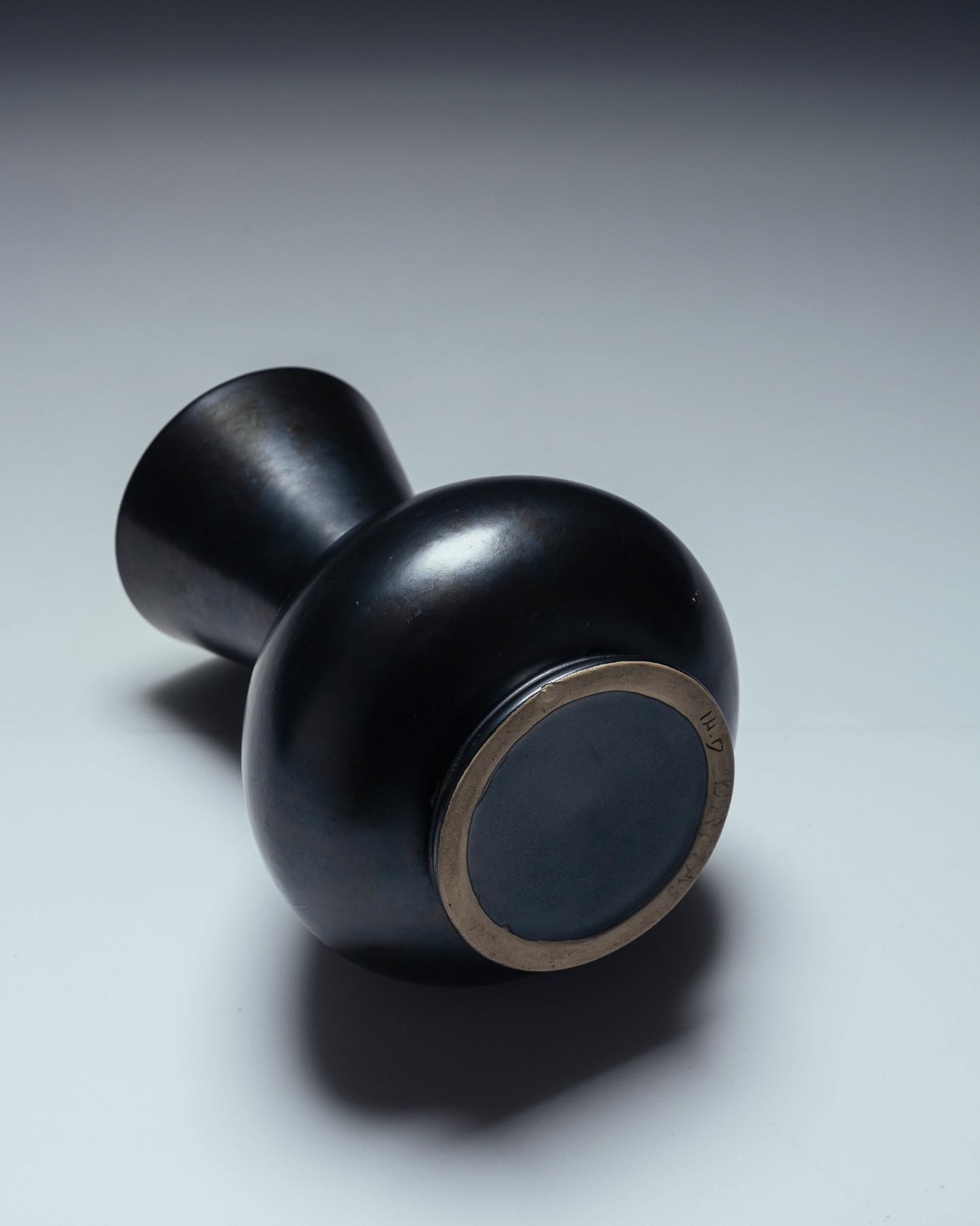 VASE EN CÉRAMIQUE JAUNE ET NOIR, 1960s