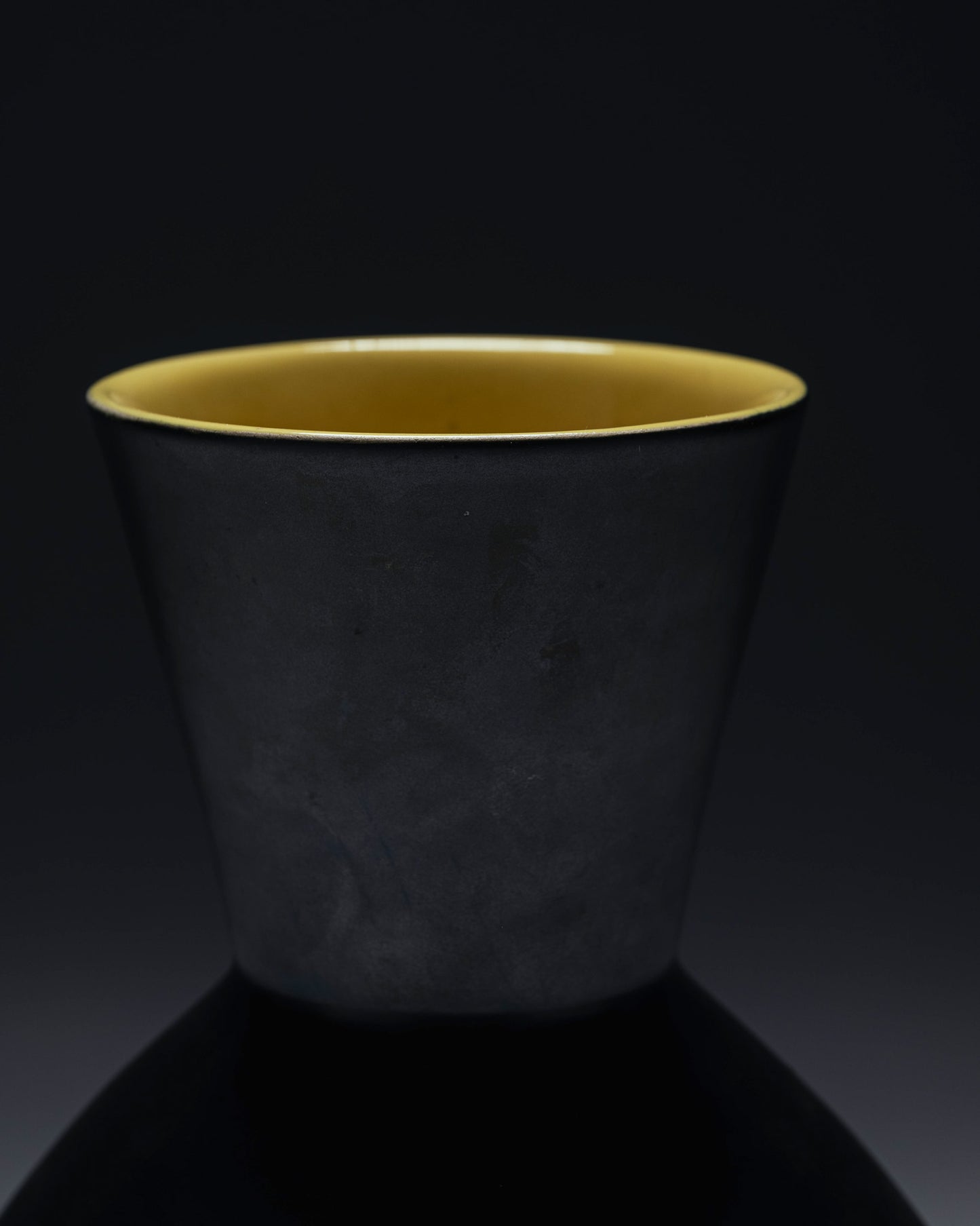 VASE EN CÉRAMIQUE JAUNE ET NOIR, 1960s