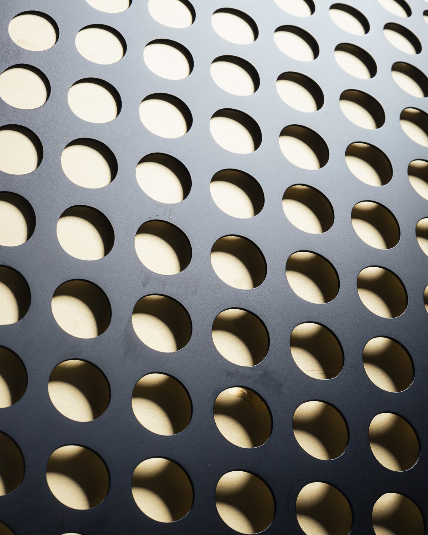 KINETIC PAINTING IN BLACK AND GOLD WOOD