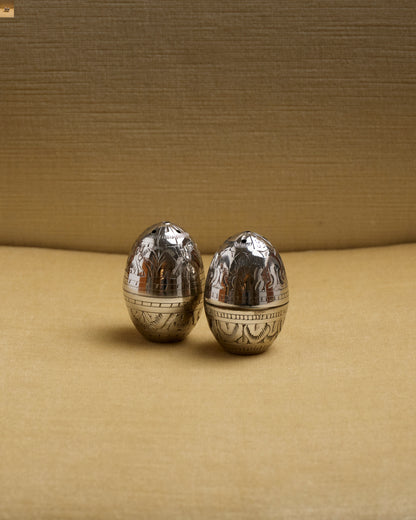 SALIÈRE ET POIVRIÈRE, ŒUF, EN MÉTAL