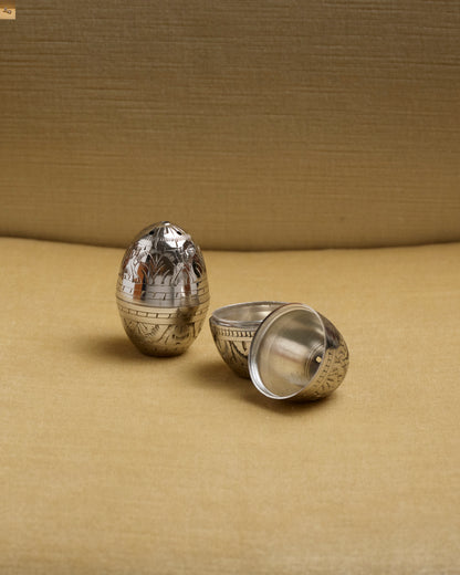 SALIÈRE ET POIVRIÈRE, ŒUF, EN MÉTAL