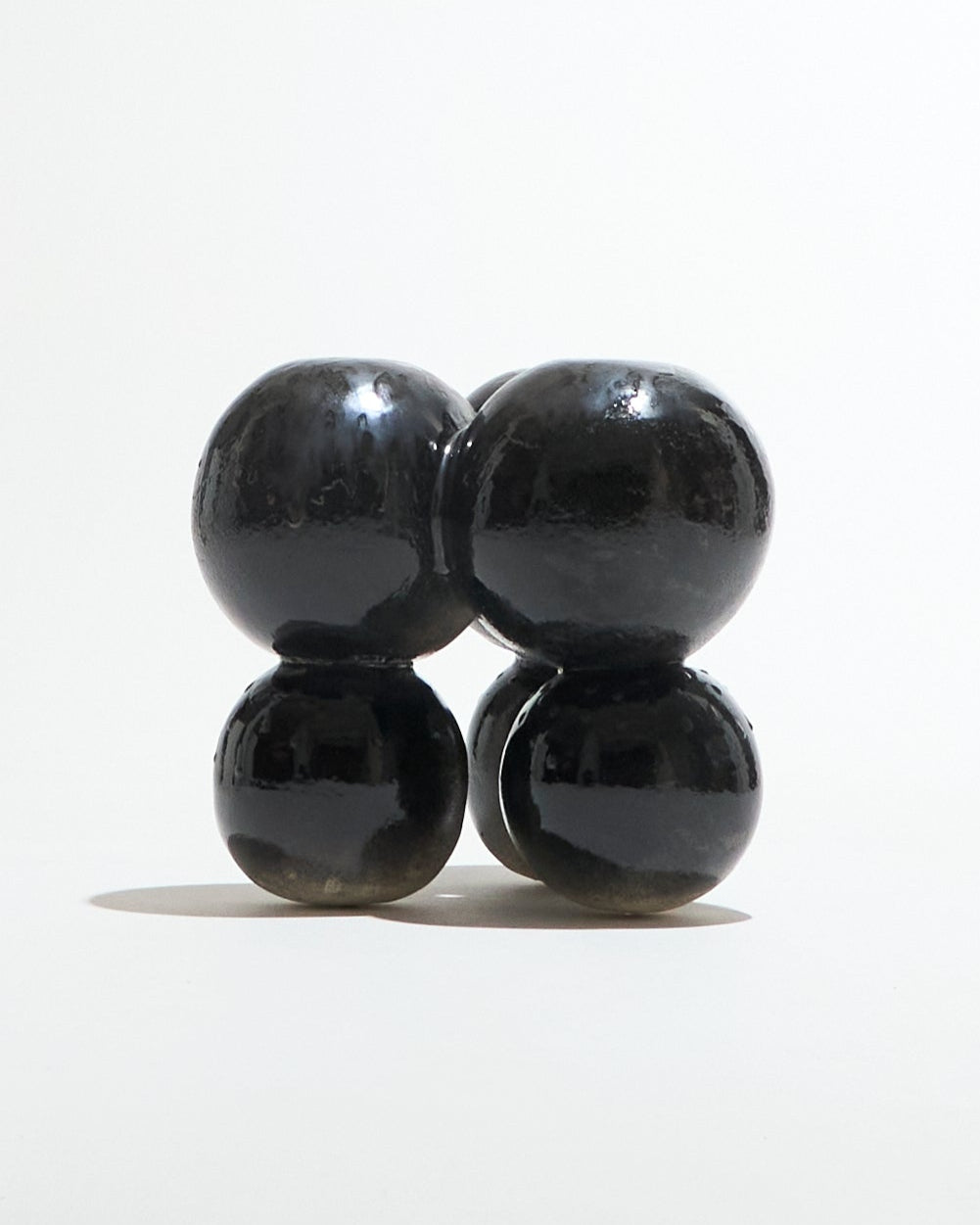 TABOURET AWKWARD EN GRÈS NOIR MÉTALLIQUE