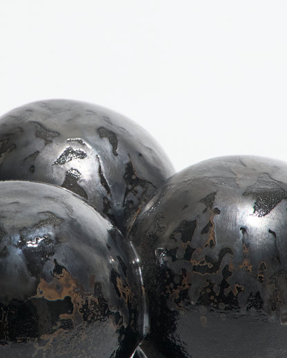 TABOURET AWKWARD EN GRÈS NOIR MÉTALLIQUE