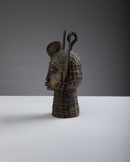 TÊTE SCULPTÉE EN LAITON, 1960s