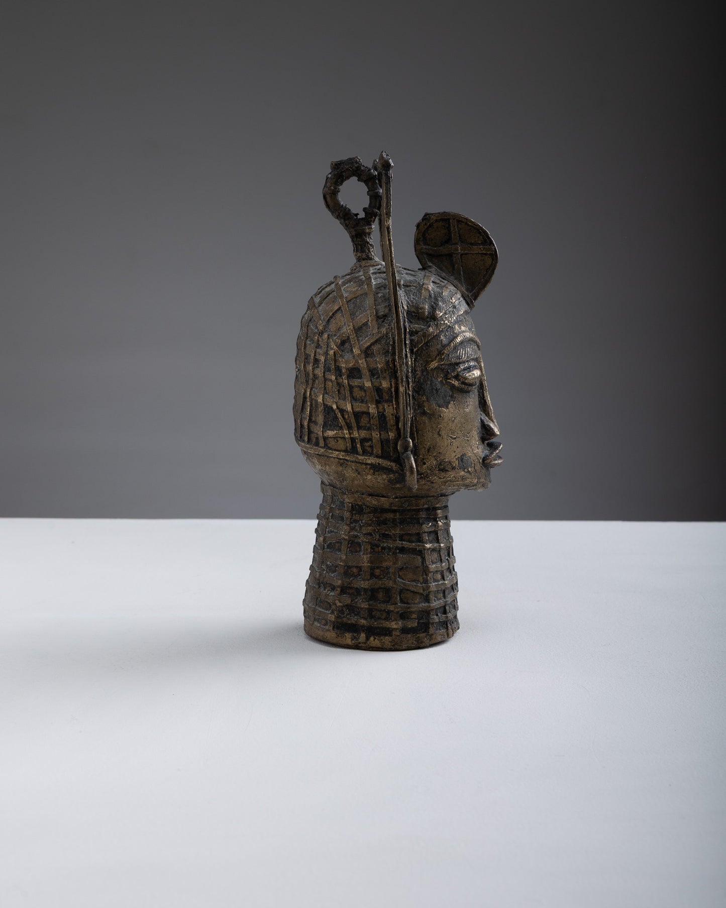 TÊTE SCULPTÉE EN LAITON, 1960s