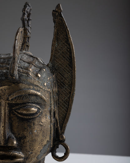 TÊTE SCULPTÉE EN LAITON, 1960s