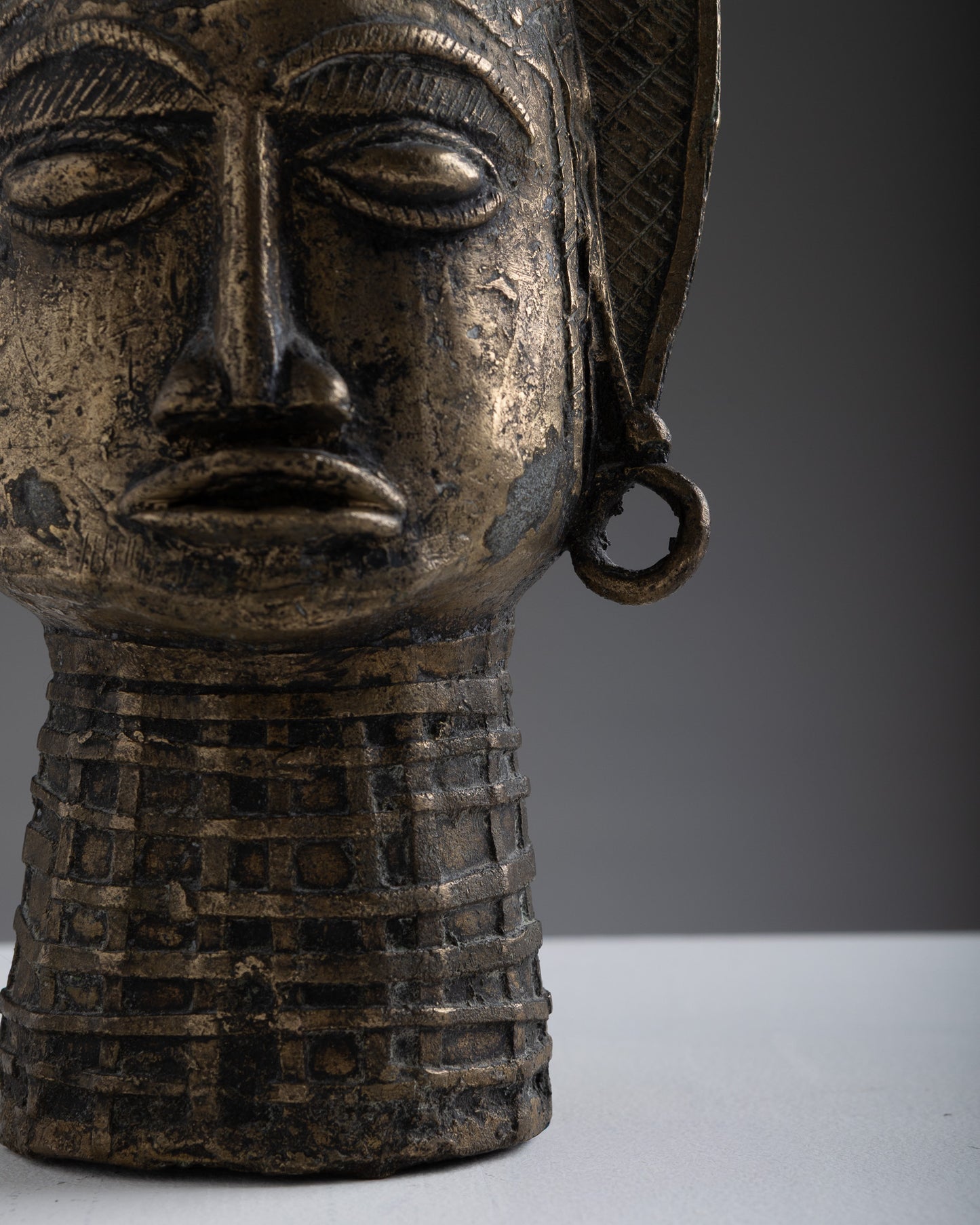 TÊTE SCULPTÉE EN LAITON, 1960s