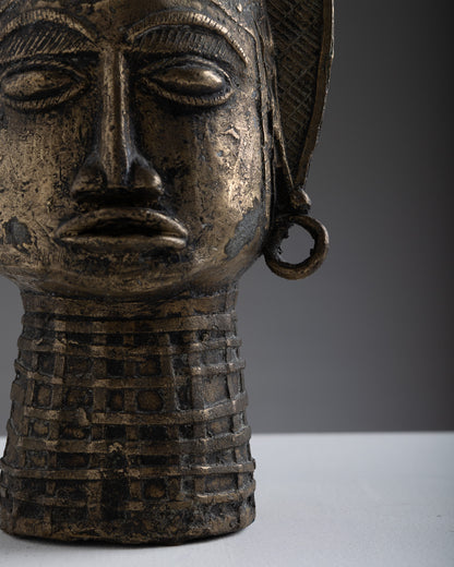 TÊTE SCULPTÉE EN LAITON, 1960s