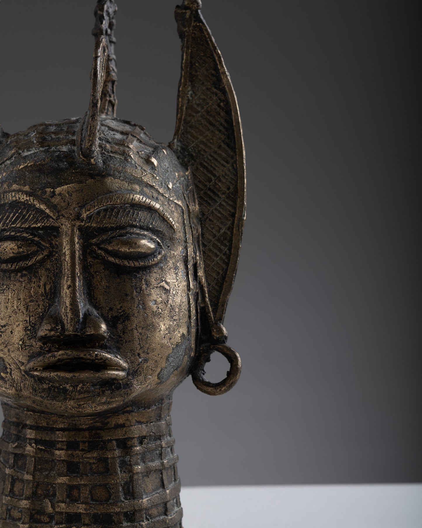 TÊTE SCULPTÉE EN LAITON, 1960s