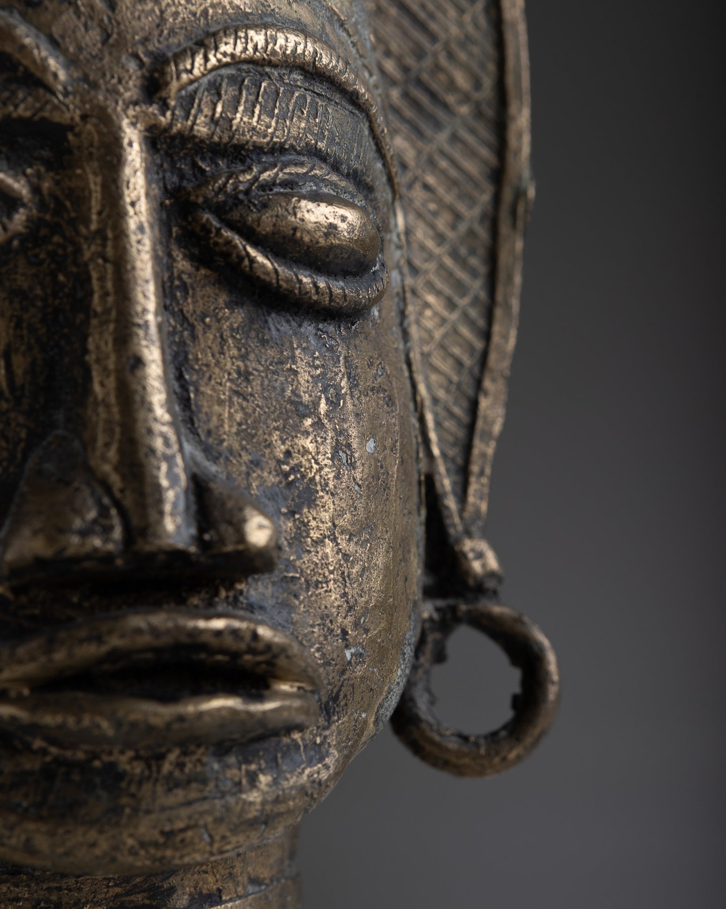 TÊTE SCULPTÉE EN LAITON, 1960s