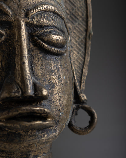 TÊTE SCULPTÉE EN LAITON, 1960s