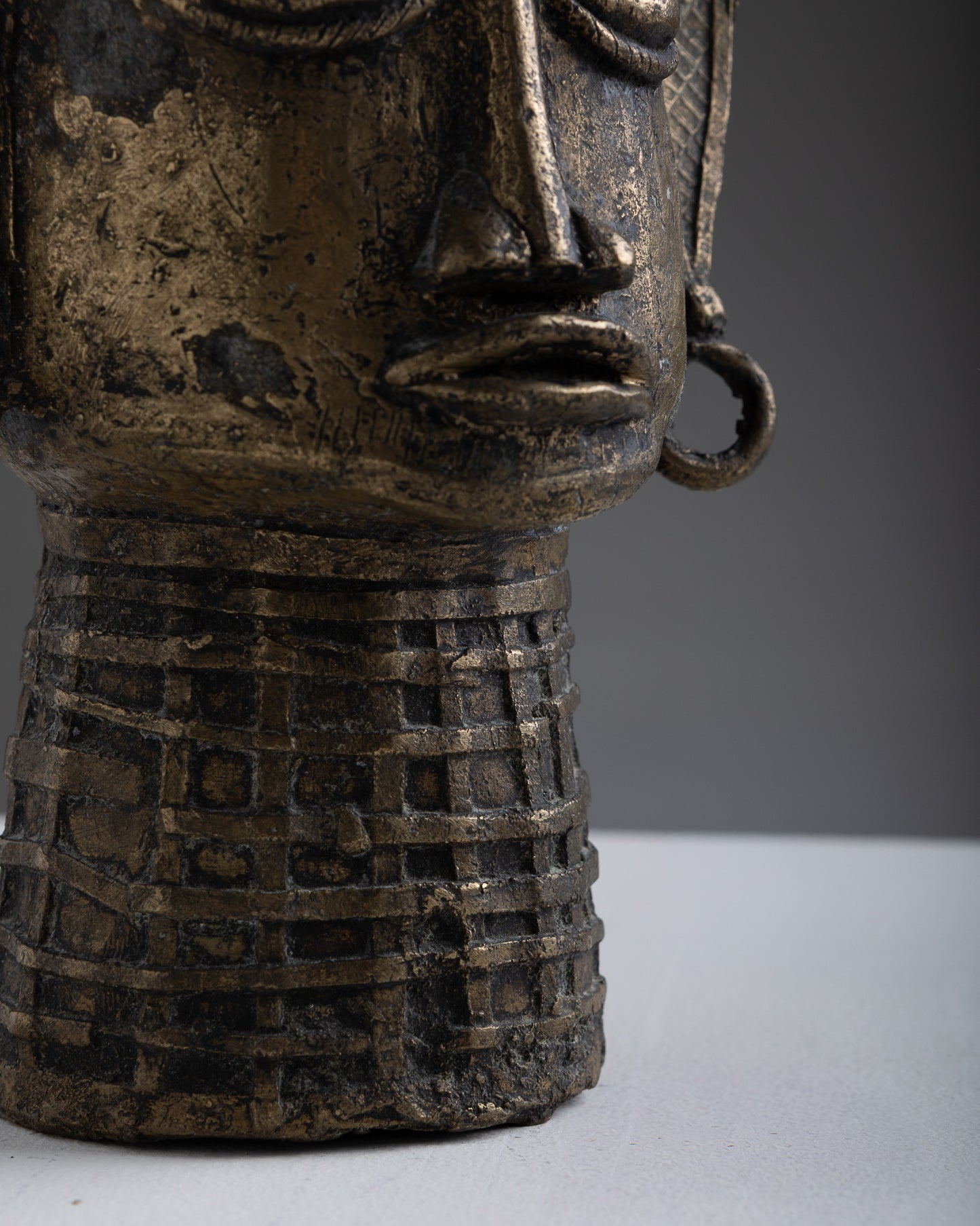 TÊTE SCULPTÉE EN LAITON, 1960s