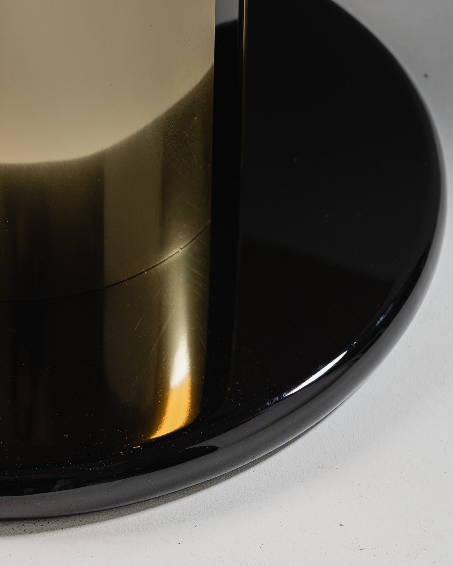 TABLE À MANGER EN LAITON ET VERRE, 1970s