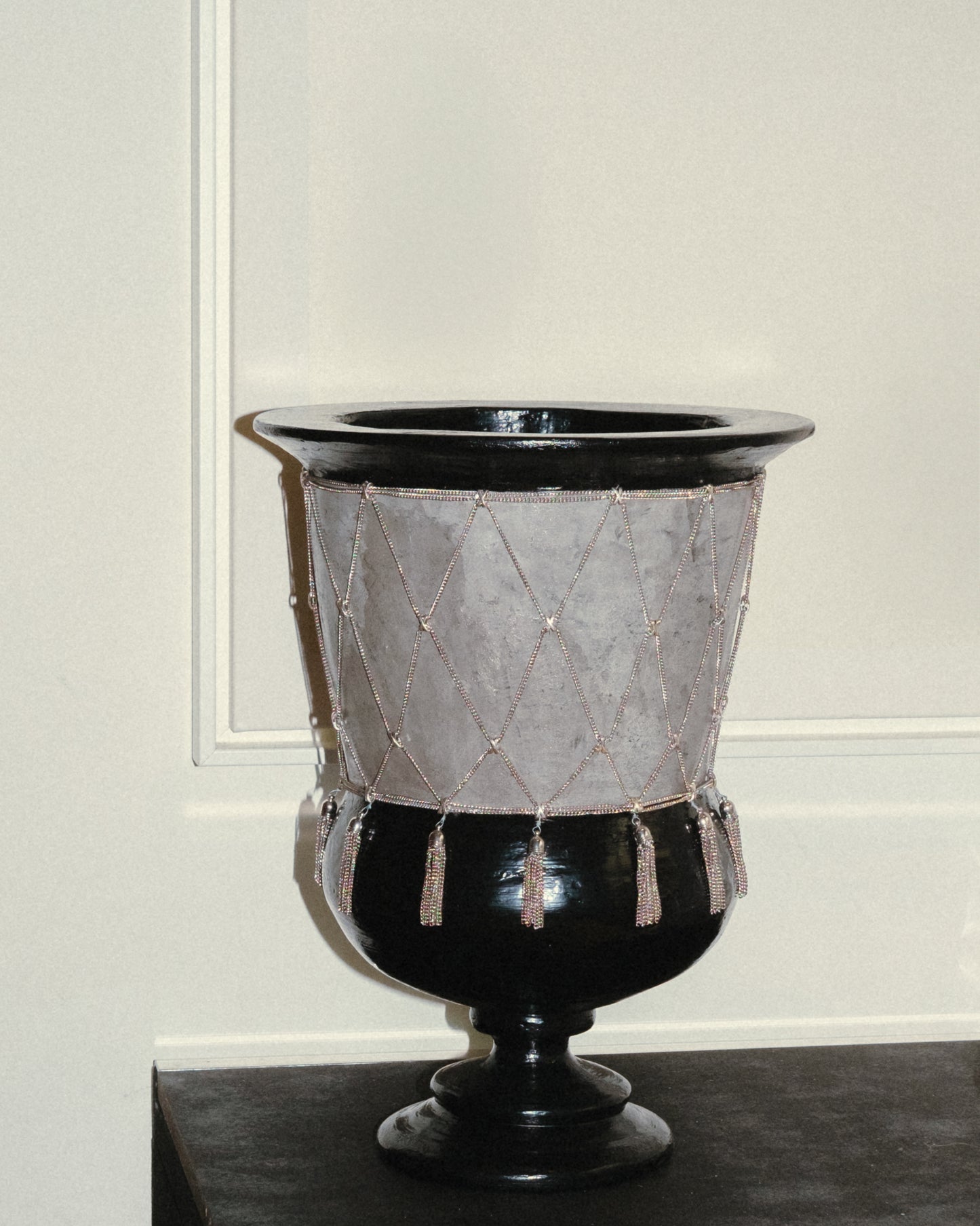 VASE KRATER AUX CHAÎNETTES