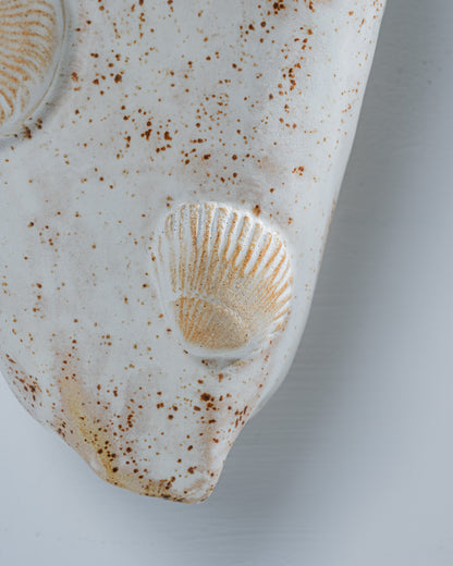 SHELL-SHAPED CERAMIC WALL SCONCE