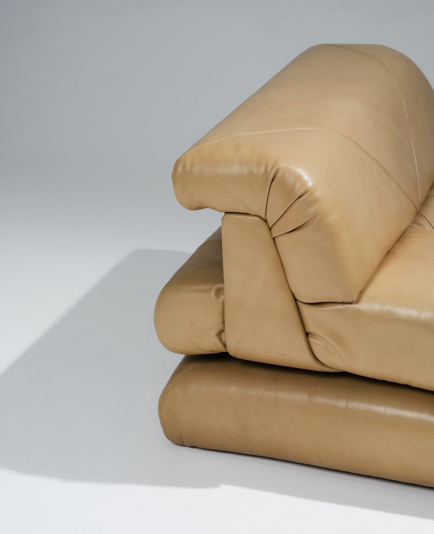 FAUTEUIL MAH JONG EN CUIR, ROCHE BOBOIS, 1970s
