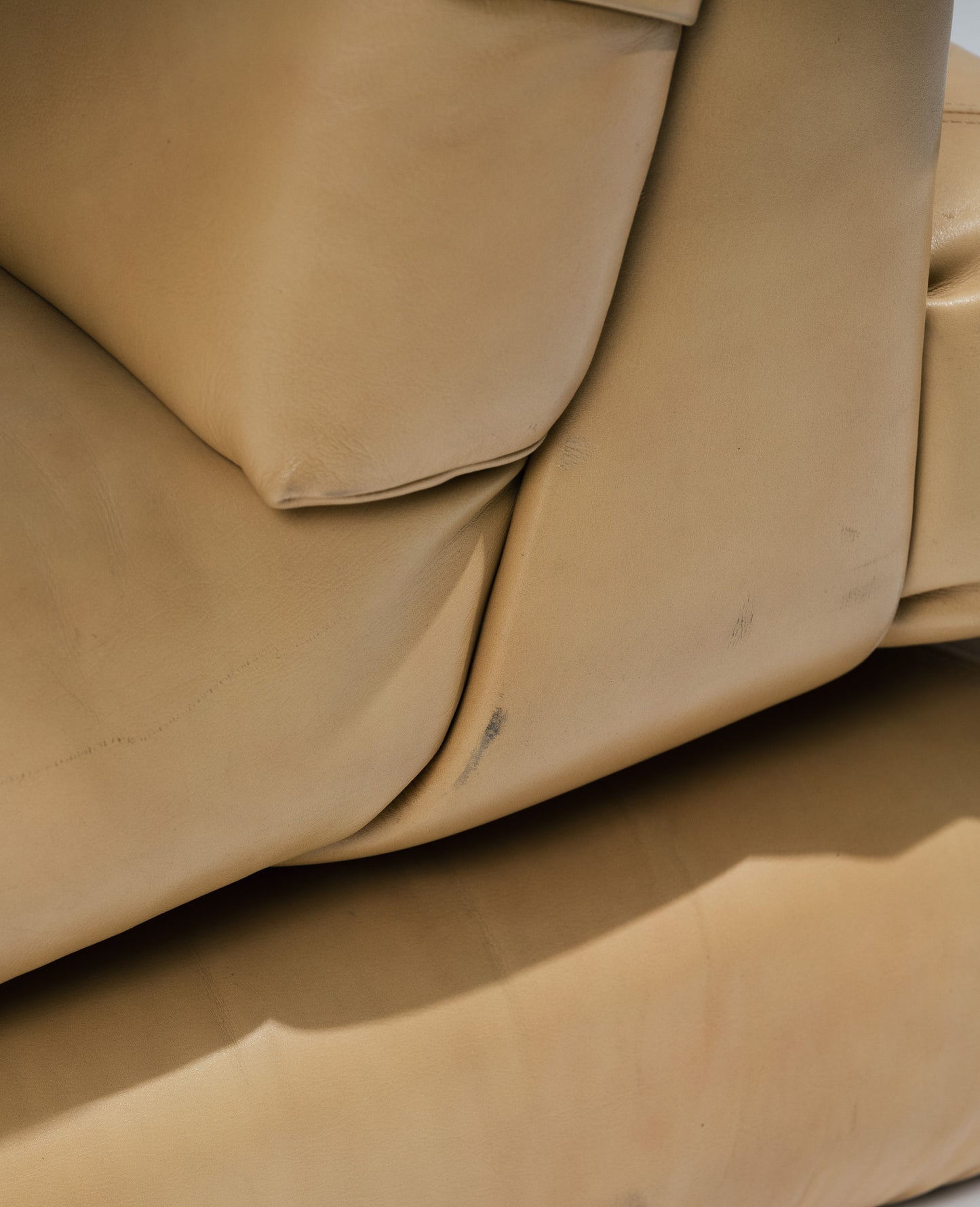 FAUTEUIL MAH JONG EN CUIR, ROCHE BOBOIS, 1970s