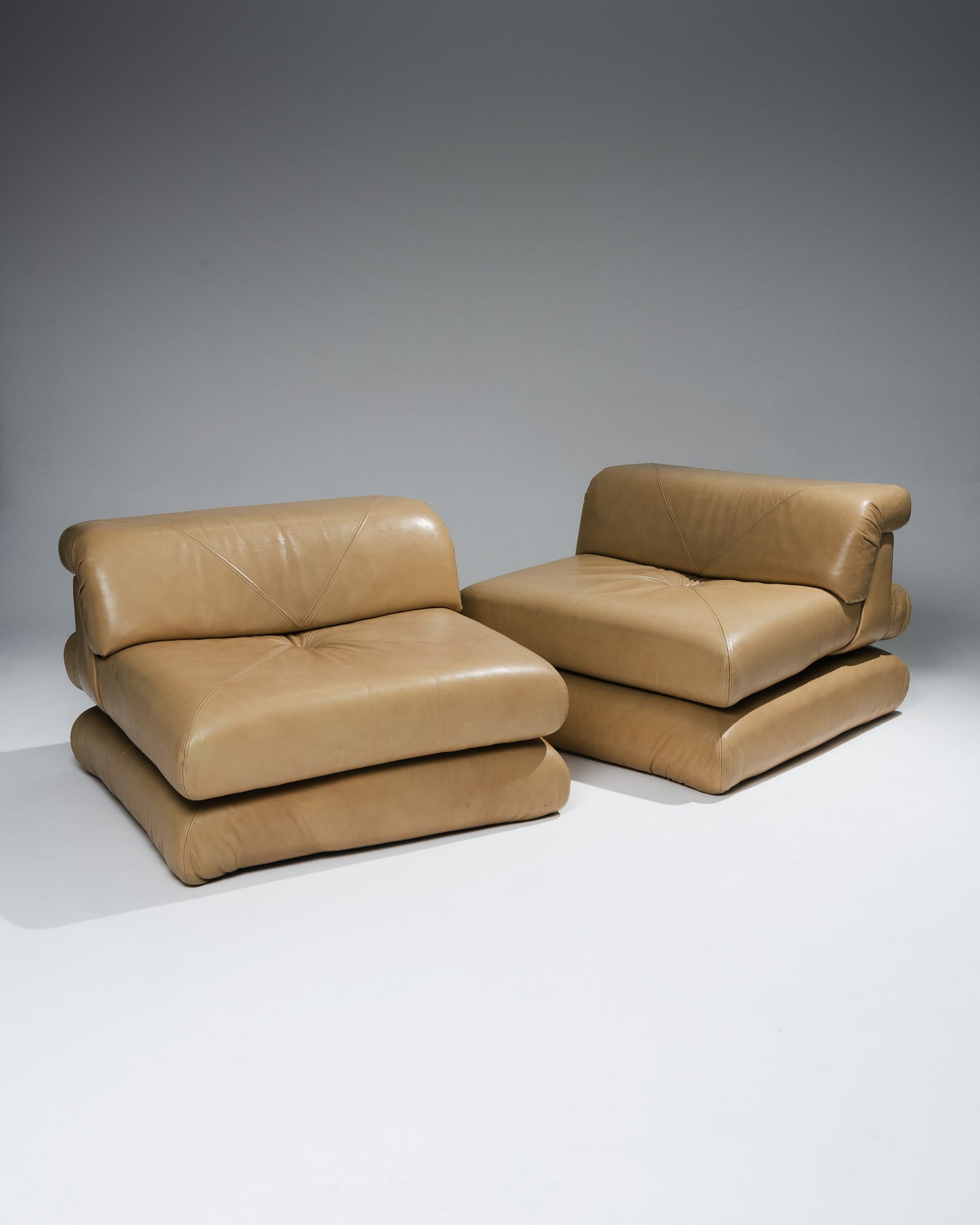 FAUTEUIL MAH JONG EN CUIR, ROCHE BOBOIS, 1970s