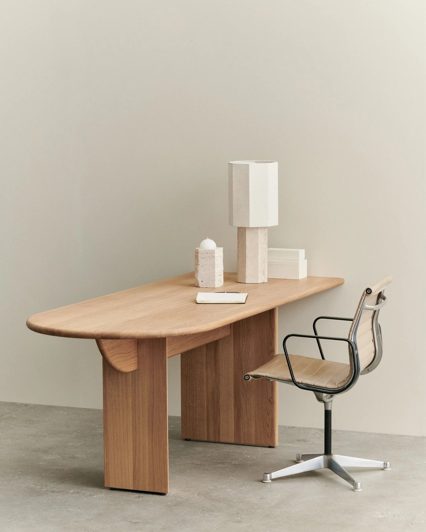 'PILLABOUT 03' DINING TABLE