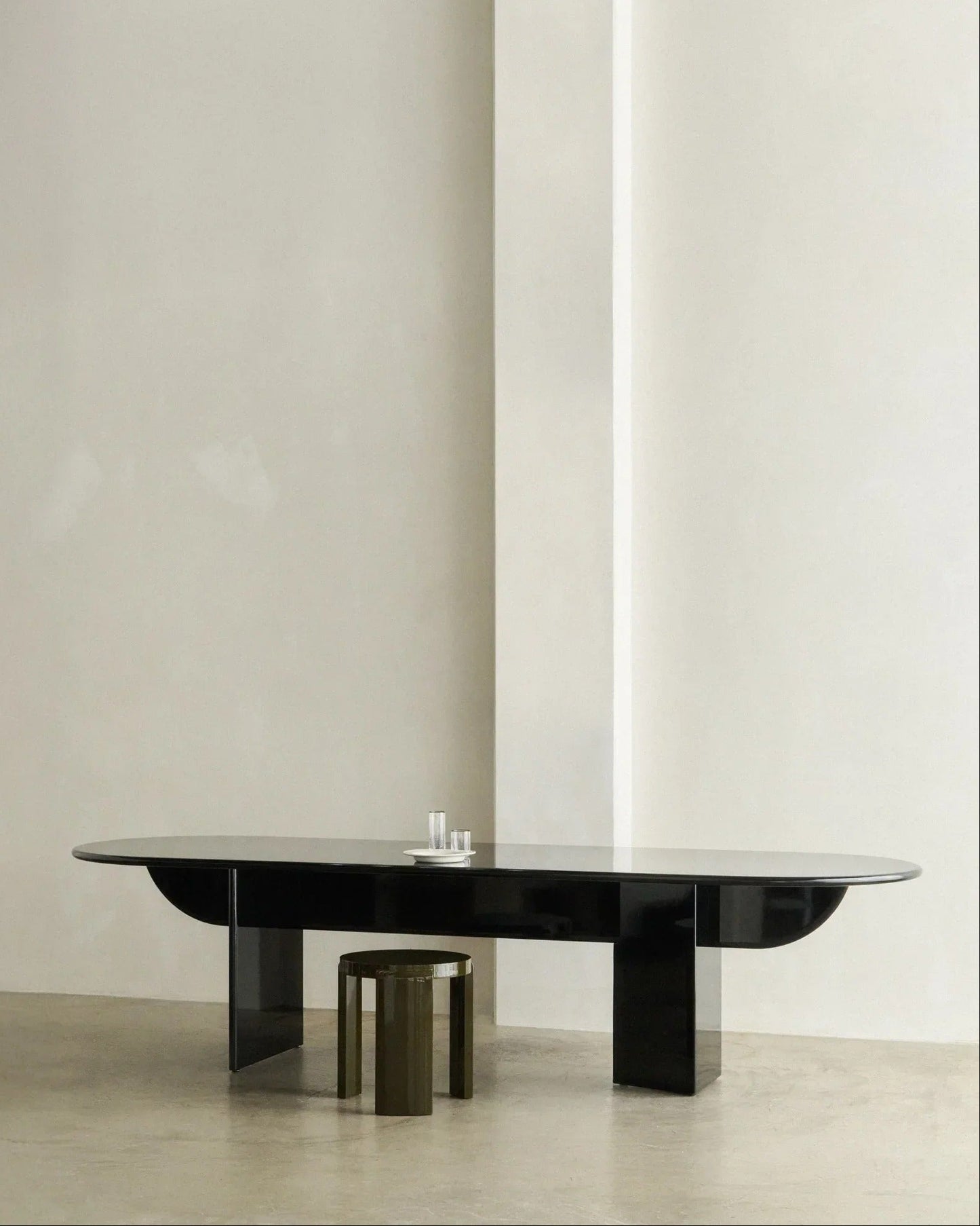 'PILLABOUT 03' DINING TABLE