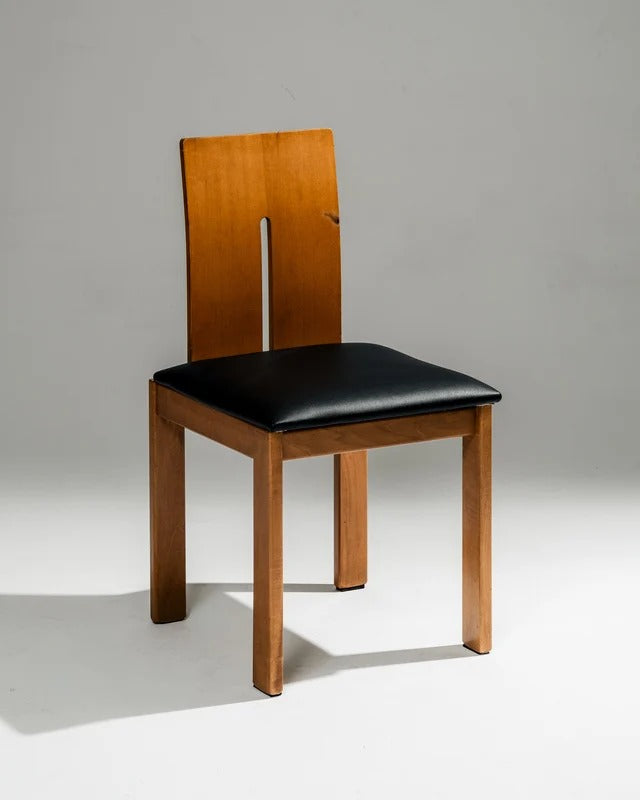 PAIRE DE CHAISES SCULPTURALES EN BOIS ET CUIR, 1970s