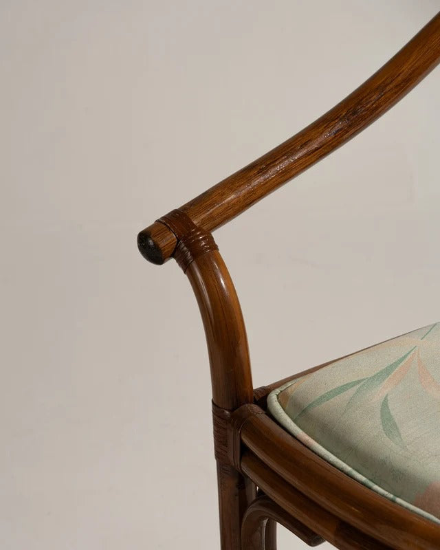 PAIRE DE FAUTEUILS EN ROTIN ET TISSU FLEURI, 1970s