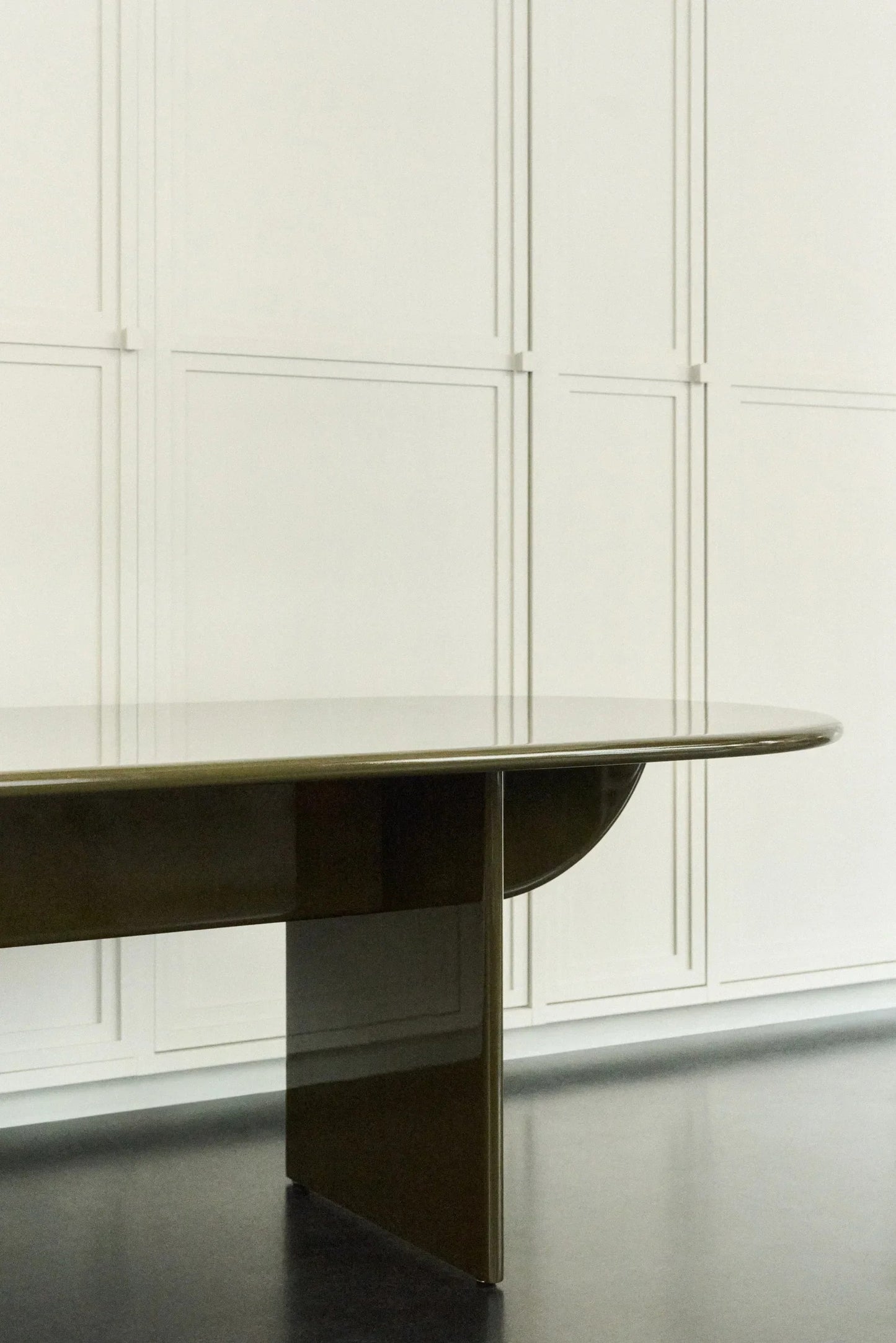 'PILLABOUT 03' DINING TABLE