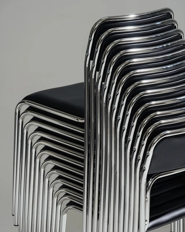 SET DE 4 CHAISES EN ACIER TUBULAIRE ET SIMILI CUIR NOIR, 1980s