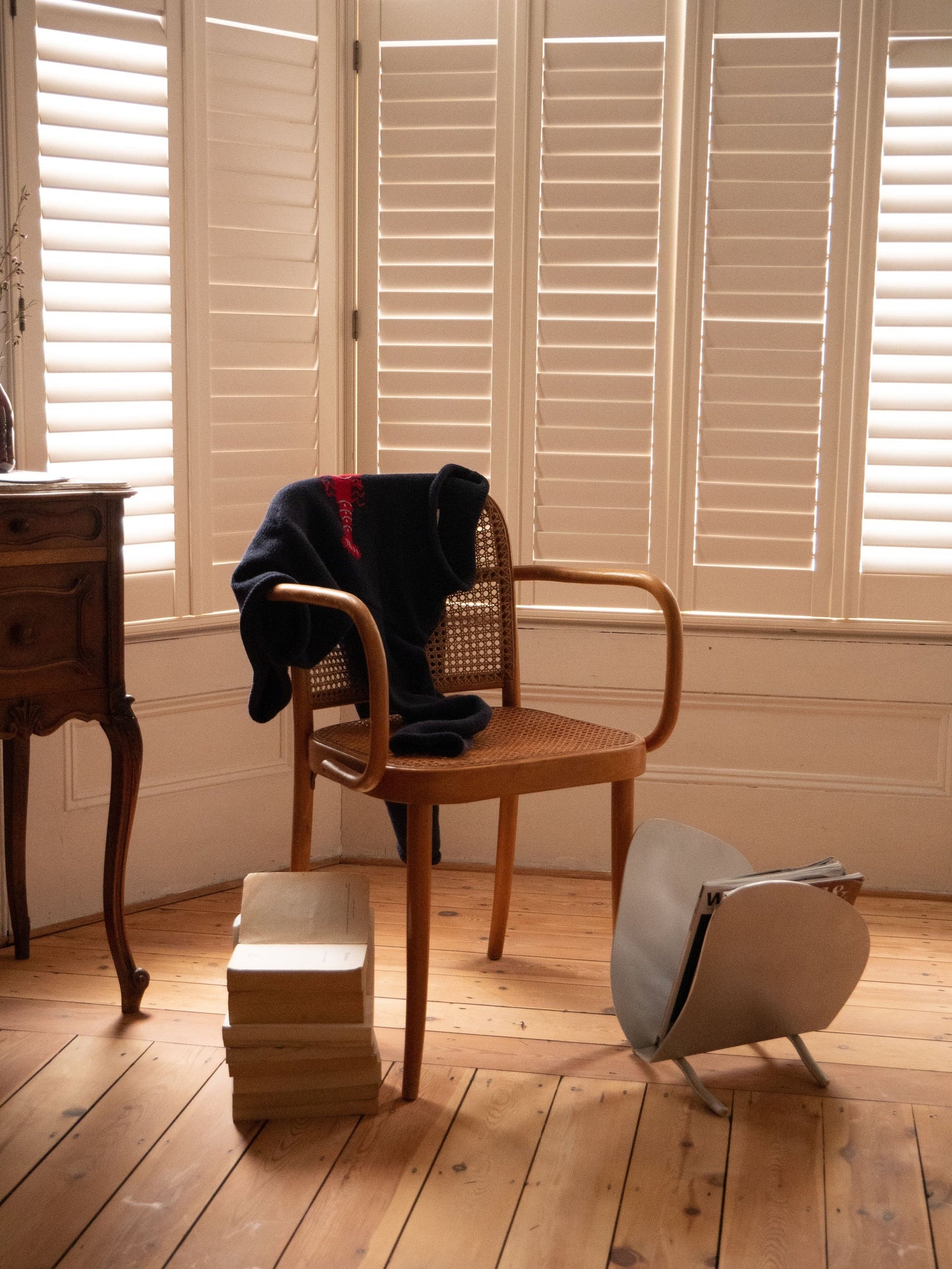 ALUMINUM MAGAZINE RACK