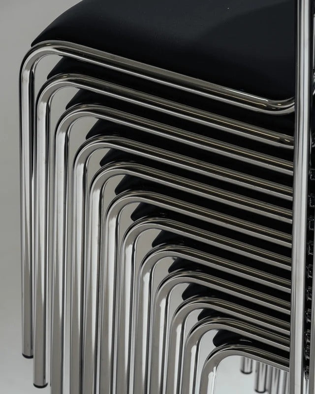 SET DE 4 CHAISES EN ACIER TUBULAIRE ET SIMILI CUIR NOIR, 1980s