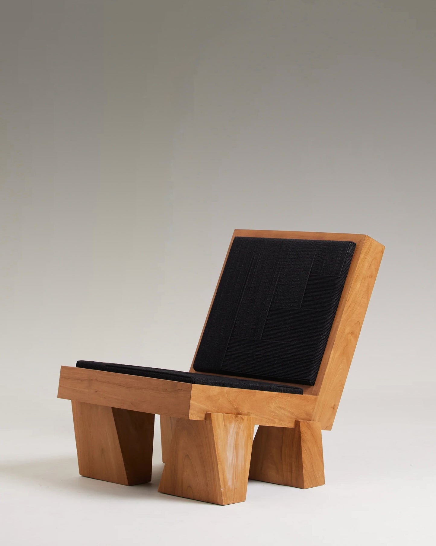 BLOCK ARMCHAIR IN BLACK NATURAL ROPE
