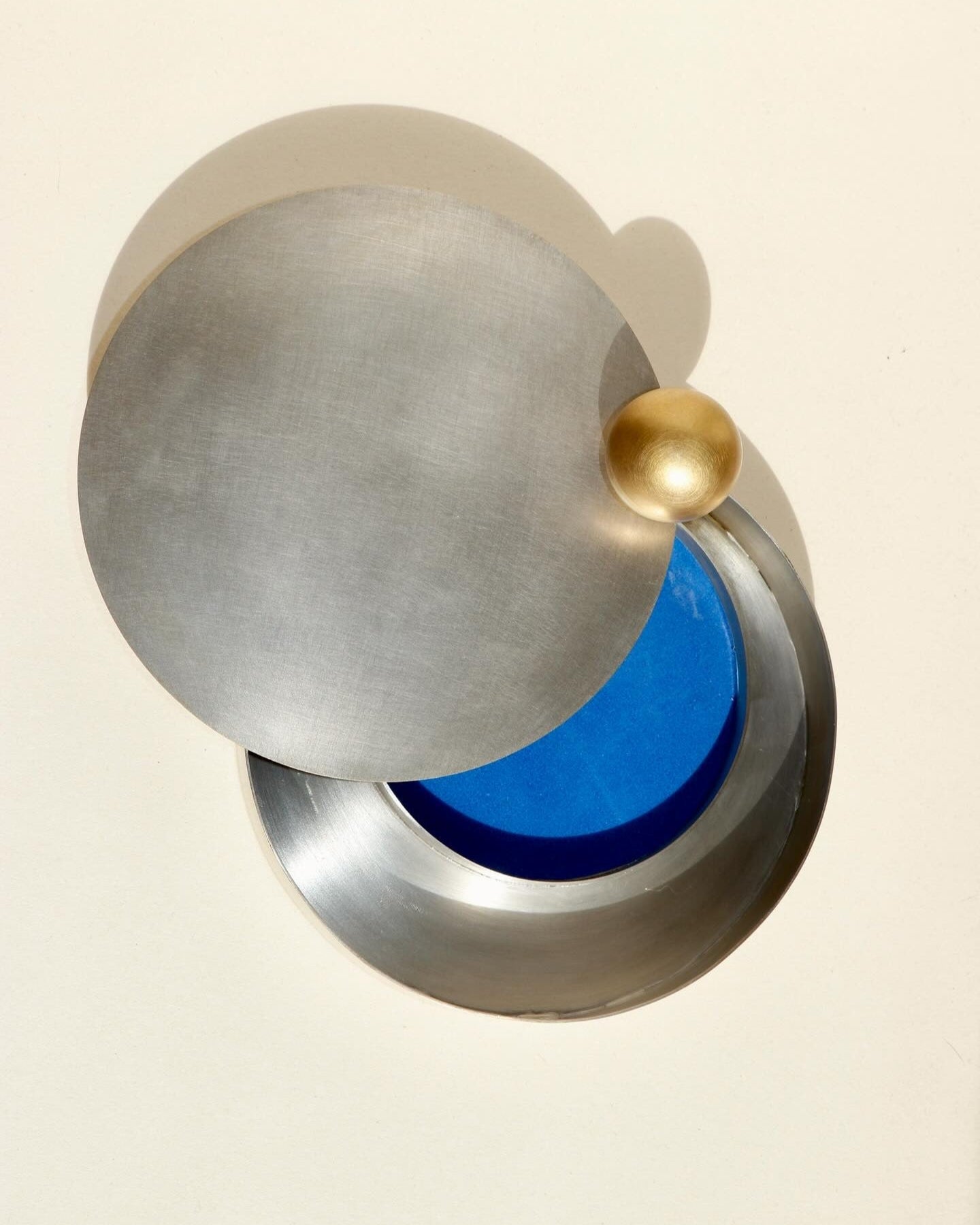 BOÎTE DE LA COLLECTION "ÉPURE" EN LAITON