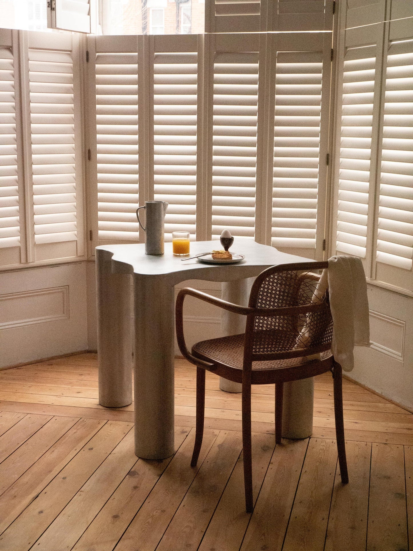 TABLE À MANGER EN ALUMINIUM
